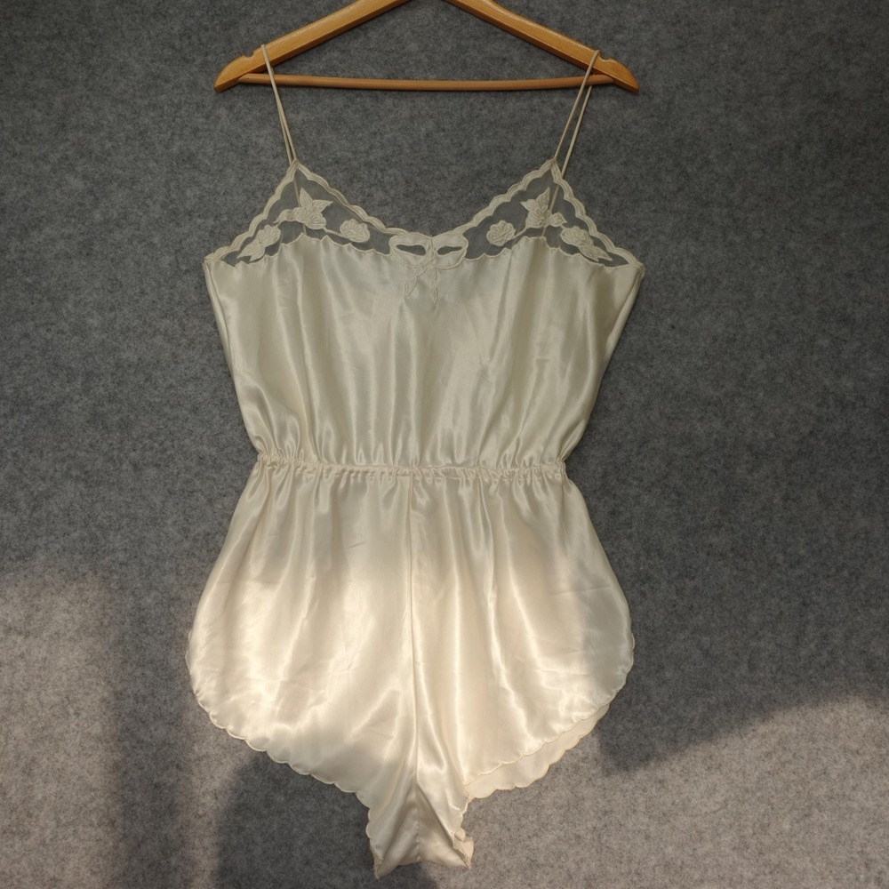 Coquette Teddy Romper Womens M Cream Satin Angelcore Vintage 80s ERIKA TAYLOR